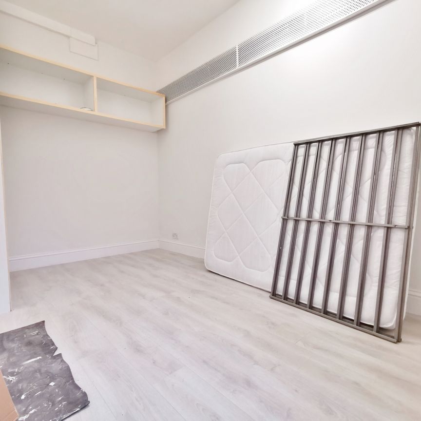 Studio with Private Garden - Photo 1