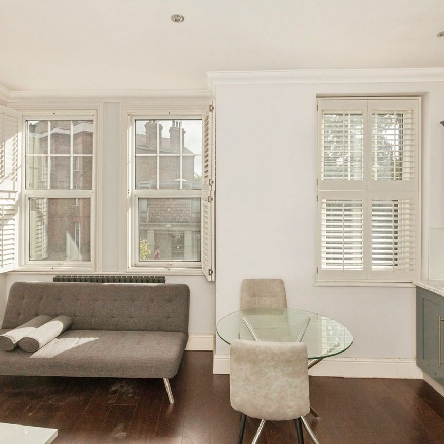 2 Bed Flat, Queenstown Road, SW8 - Photo 1