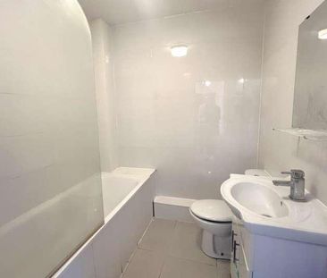 Woking, Surrey, GU21 - Photo 5