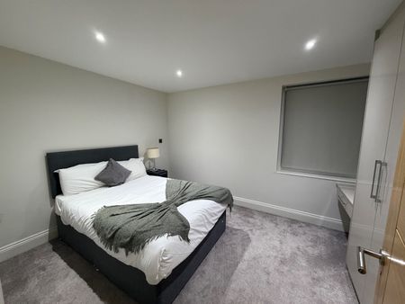 2 Bed Flat, London, W5 - Photo 5