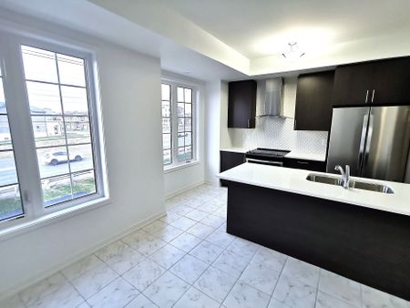 For Lease - 167 Harding Park Street, Newmarket, Ontario - Photo 3