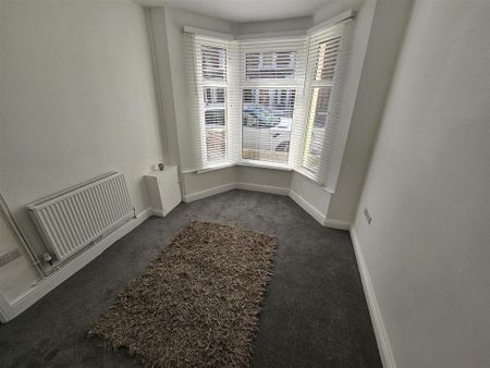 3 bedroom end of terrace house to rent - Photo 4