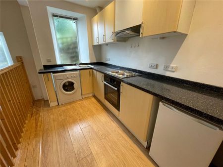 2 bedroom flat to rent - Photo 2