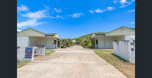 No Worries on North St - Photo 1