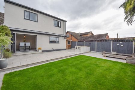 4 bed Bungalow - Dormer Semi Detached for Rent - Photo 2