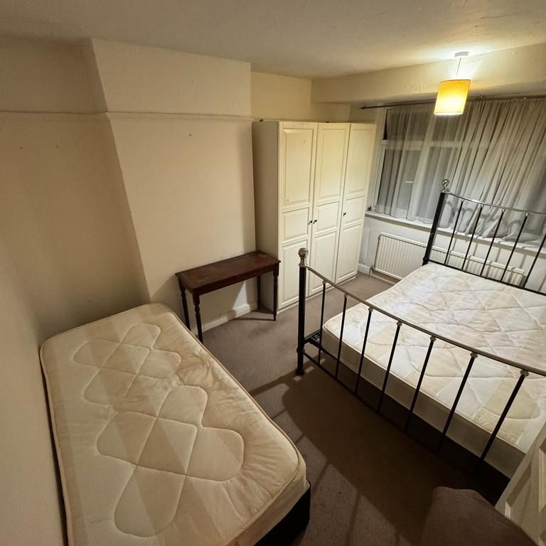 1 bedroom in a house share to rent - Photo 1