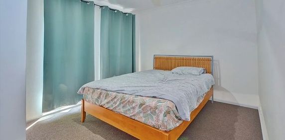 5-bedroom shared house, Fisher Street - Photo 2