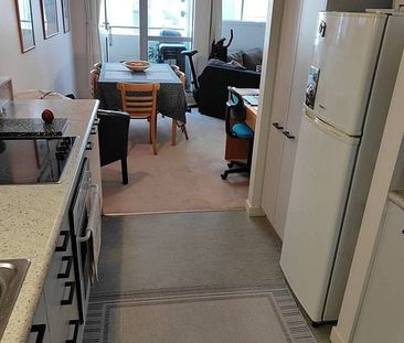 Chic Te Aro Apt w/ Balcony & Lift - Photo 1