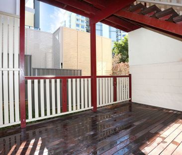 CENTRAL COOLANGATTA TWO BEDROOM UNIT - Photo 1