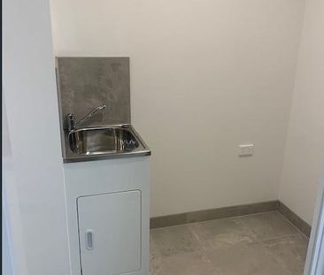 Near new townhouse ! - Photo 4