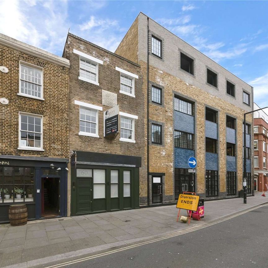 A three double bedroom Town House which has just had a full refurbishment which is perfectly located for both Borough and Southwark Stations. - Photo 1