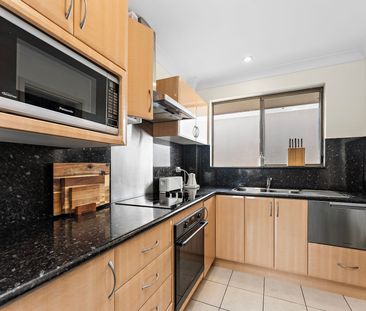 Modern Two Bedroom Unit In Central Location - Photo 4