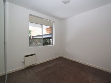 MODERN APARTMENT WITH COURTYARD - Photo 3