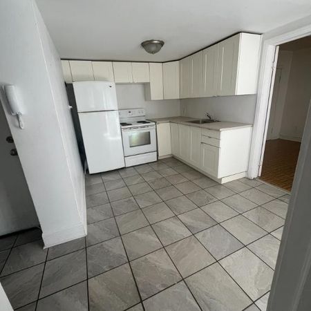 Grand 3½, 1 avril, 5 min Métro CSteCatherine, Univ.Montréal, Hôpitaux, - Photo 3