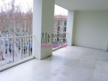 A LOUER - APPARTEMENT AVIGNON INTRA MUROS - 3 pièces 79.13m² - Photo 3