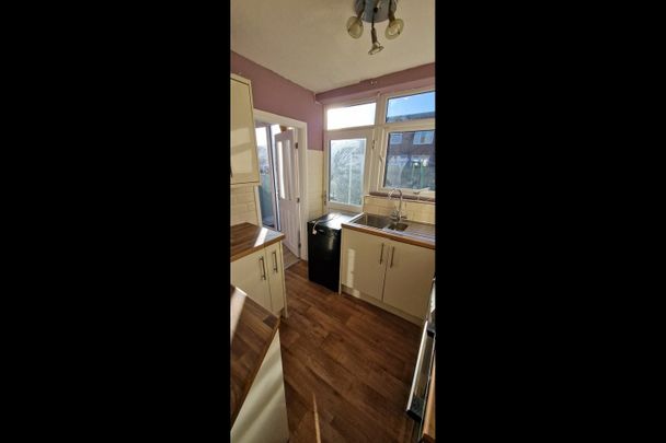 3 Bed End Terrace, Morley, LS27 - Photo 1