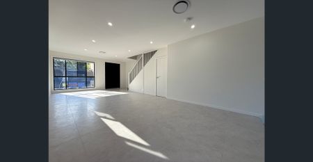 "BRAND NEW 3 LARGE BEDROOMS PLUS OFFICE/STUDY, CONVENIENTLY LOCATED" - Photo 4