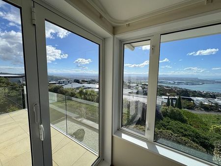 A unique and expansive home - Photo 2