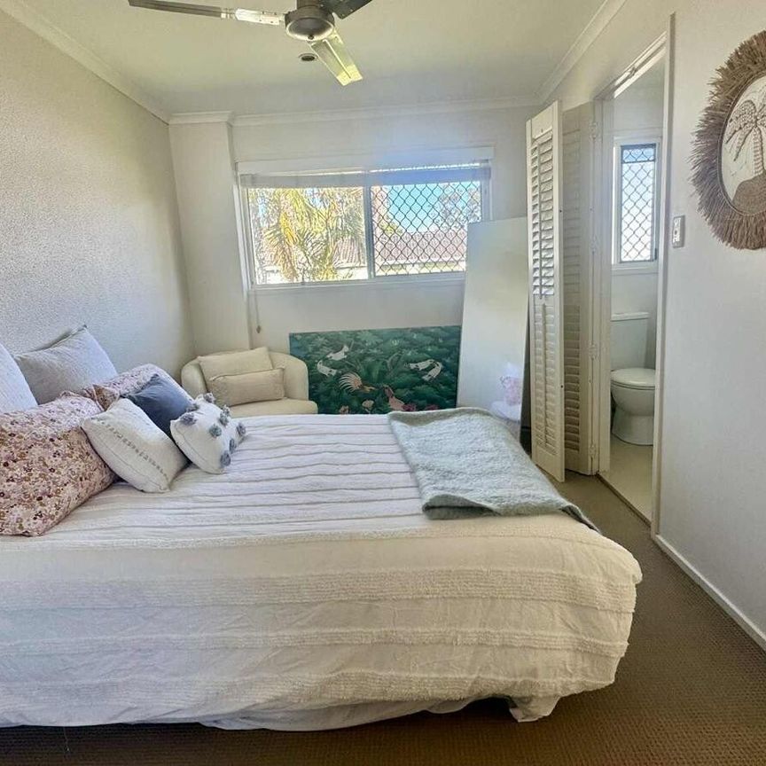 Sunshine Beach - Photo 1