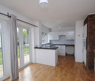 3 bedroom semi-detached house to rent - Photo 5