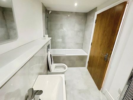 Victoria Street, Englefield Green, Egham, Surrey, TW20 0QY - Photo 5