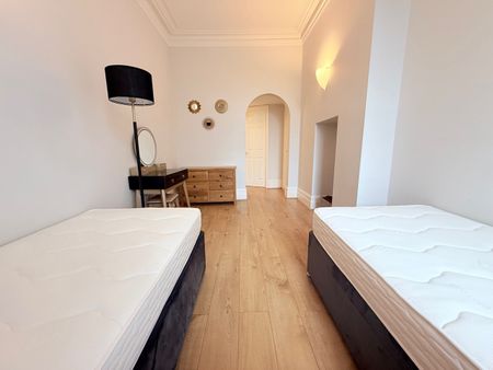 3 Bed Flat, Pond Street, NW3 - Photo 4