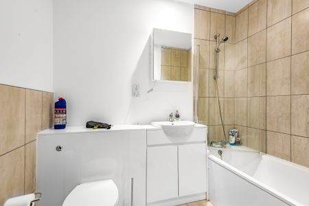 Lyons Way, Slough, SL2 flat to rent - Photo 5