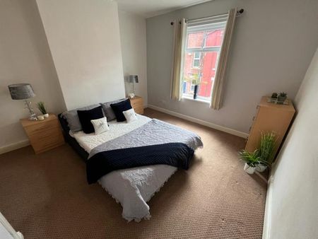 2 bedroom terraced house to rent - Photo 4