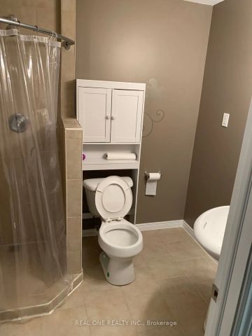 Detached Home For Lease | X8440516 - Photo 5