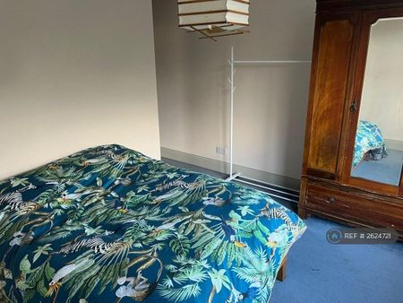 1 bedroom in a house share to rent - Photo 5