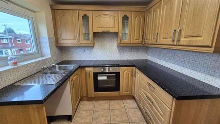 Walpole Walk, West Bromwich, B70 - Photo 4