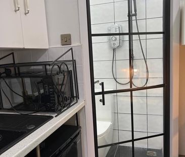 Studio Flat, Victoria Park, M14 - Photo 2