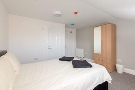 5 bedroom flat to rent - Photo 4