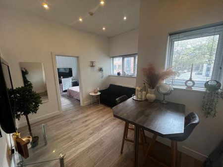 2 bedroom flat to rent - Photo 2