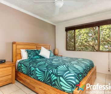 Spacious Living - Photo 4