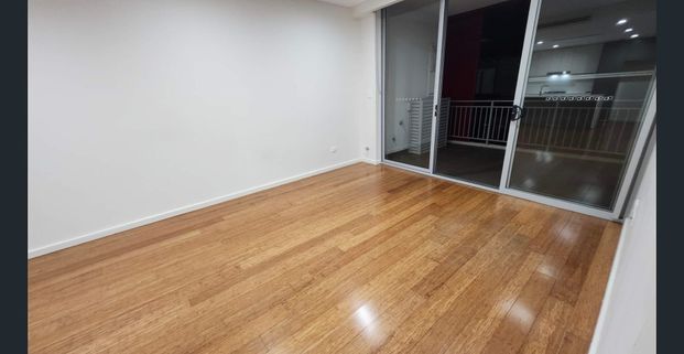 Opposite the University of Sydney- Unfurnished two bedroom apartment , 6 months lease available - Photo 1