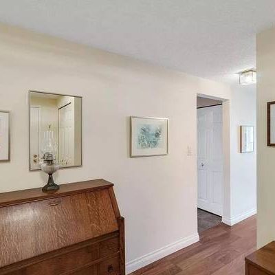 Best location in Victoria! 2 bed 2 bath condo in Fairfield. - Photo 1