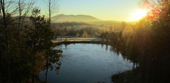 Chalet à louer Estrie situé sur domaine privé (lac,kayak,bicycle,nature sauvage,etc.) Près Owl's Head, Jay Peak et lac Memphrémagog - Photo 2