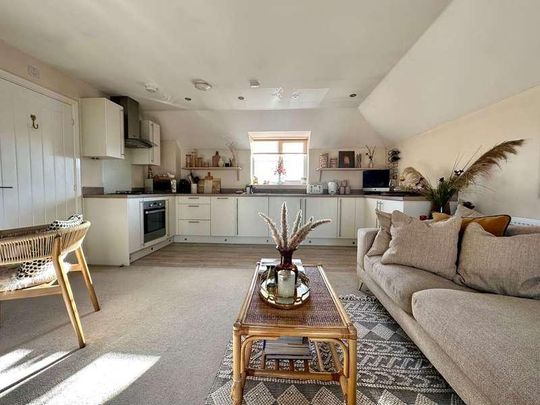 Hayes Drive, Three Mile Cross, RG7 - Photo 1