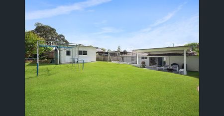 Spacious & Modern 4-Bedroom Family Home - Photo 3