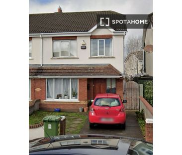 Room for rent in a four-bedroom house in Dublin - Photo 1