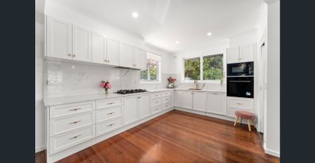 Large Renovated Five Bedroom Family Home - Photo 4