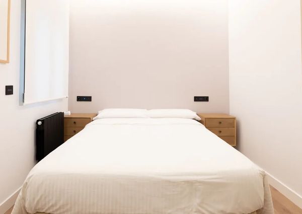 Calle de las Navas de Tolosa, Madrid, Community of Madrid 28013