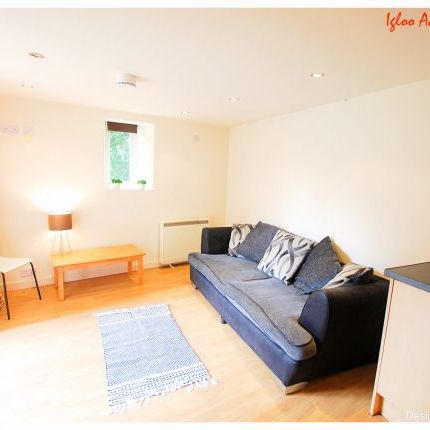 13b Broomgrove Crescent, Broomhill - Photo 1