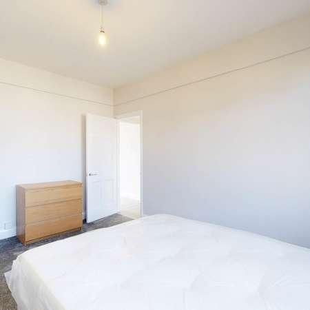 The Broadway, South Wimbledon, SW19 - Photo 1