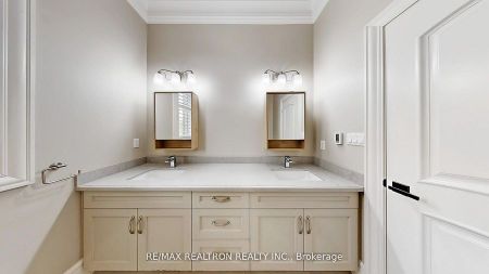 For Lease - 4 Blake Street, East Gwillimbury, Ontario - Photo 2