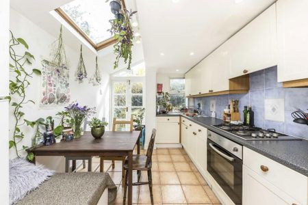 4 bedroom terraced house to rent - Photo 2