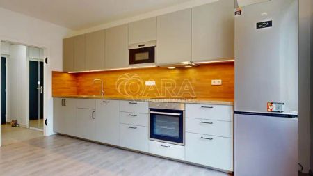 Pronájem moderního bytu 1+kk s předzahrádkou a parkovacím místem v Hořovicích - Fotografie 5