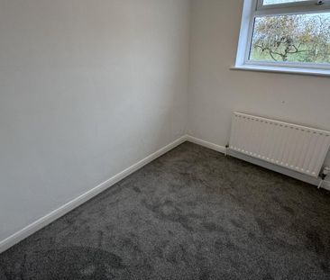 3 bedroom end of terrace house to rent - Photo 4