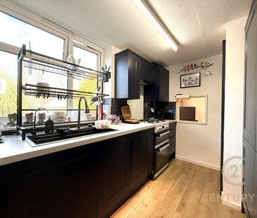 3 bedroom apartment to rent - Photo 3